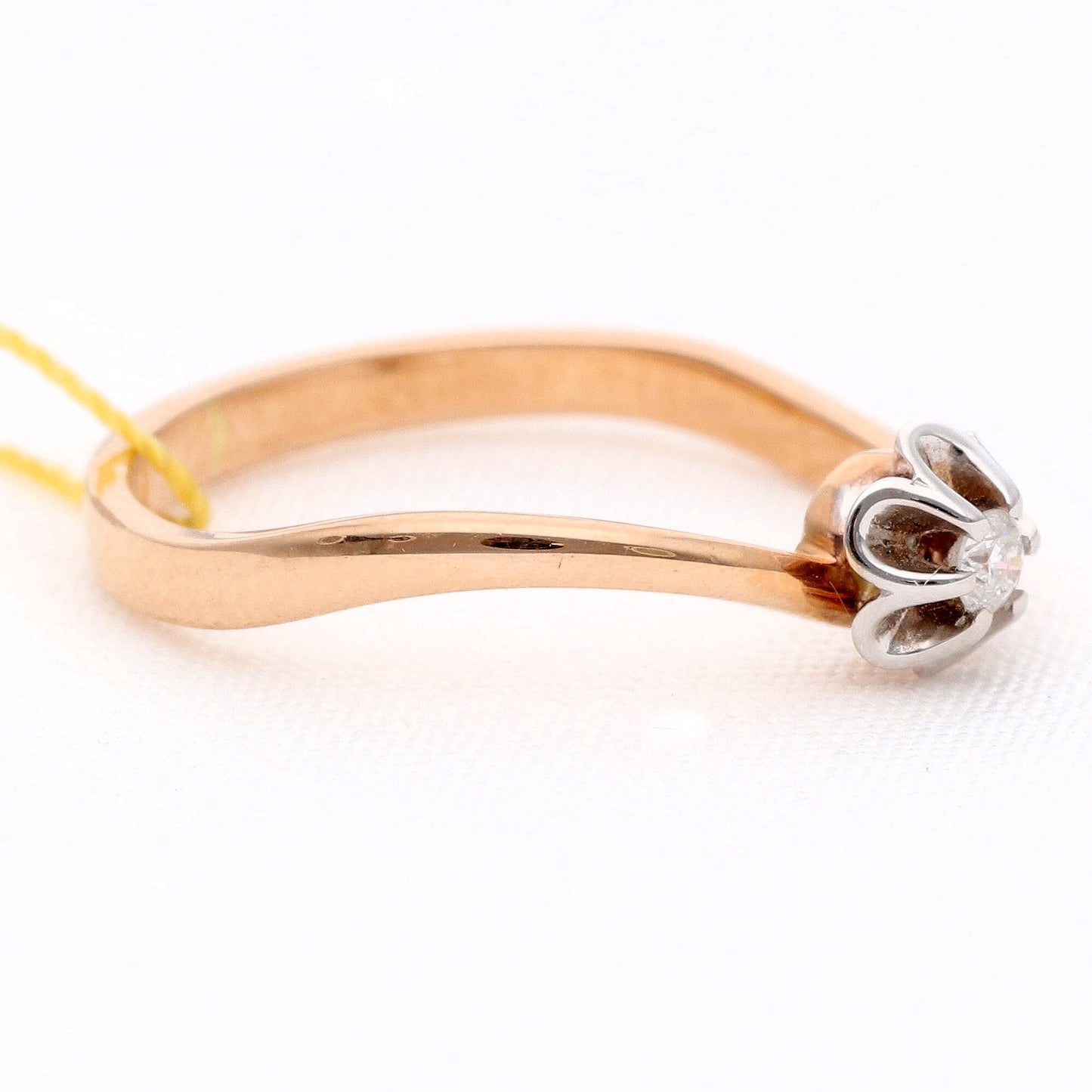 Auksinis žiedas su deimantu