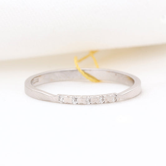 Minimalistinis balto aukso žiedas su deimantais